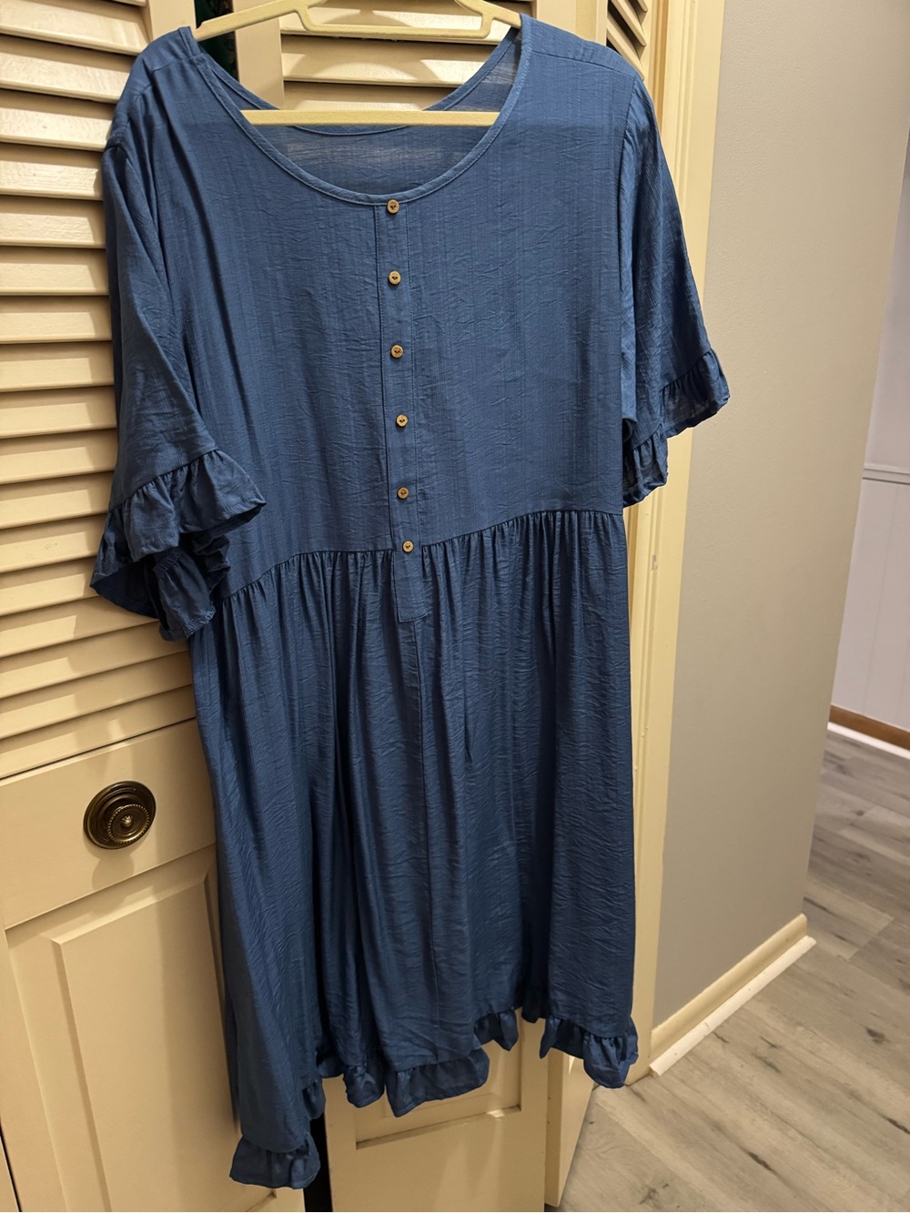 Relaxed Indigo Button-Front Midi Dress with Ruffle Sleeves